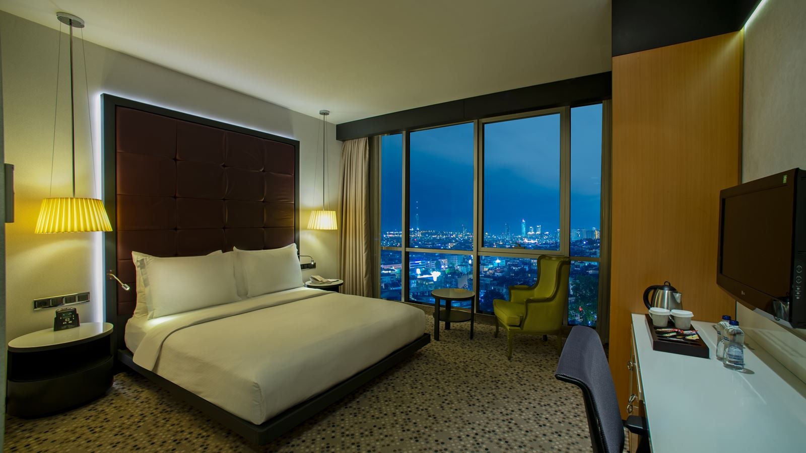 rooms-standard-room-with-city-view