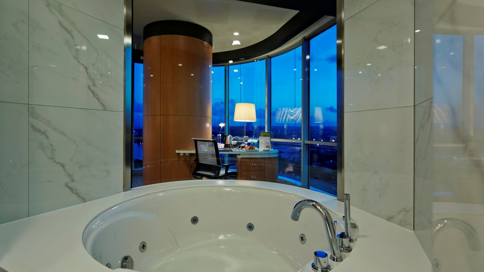 rooms-corner-room-with-sea-view-and-jacuzzi