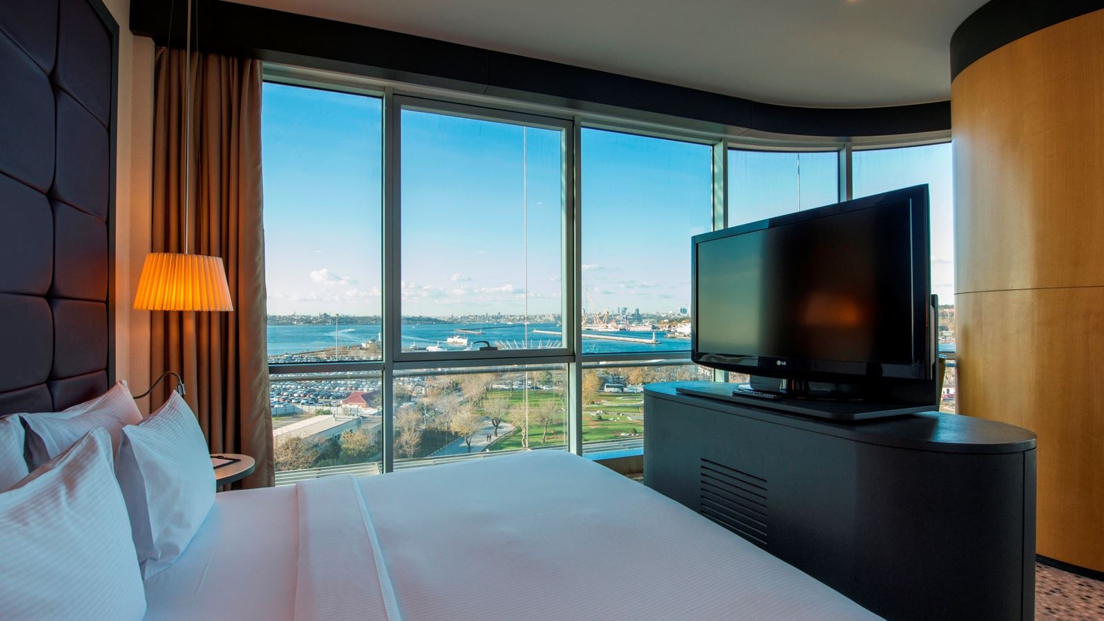 rooms-corner-room-with-sea-view-and-jacuzzi