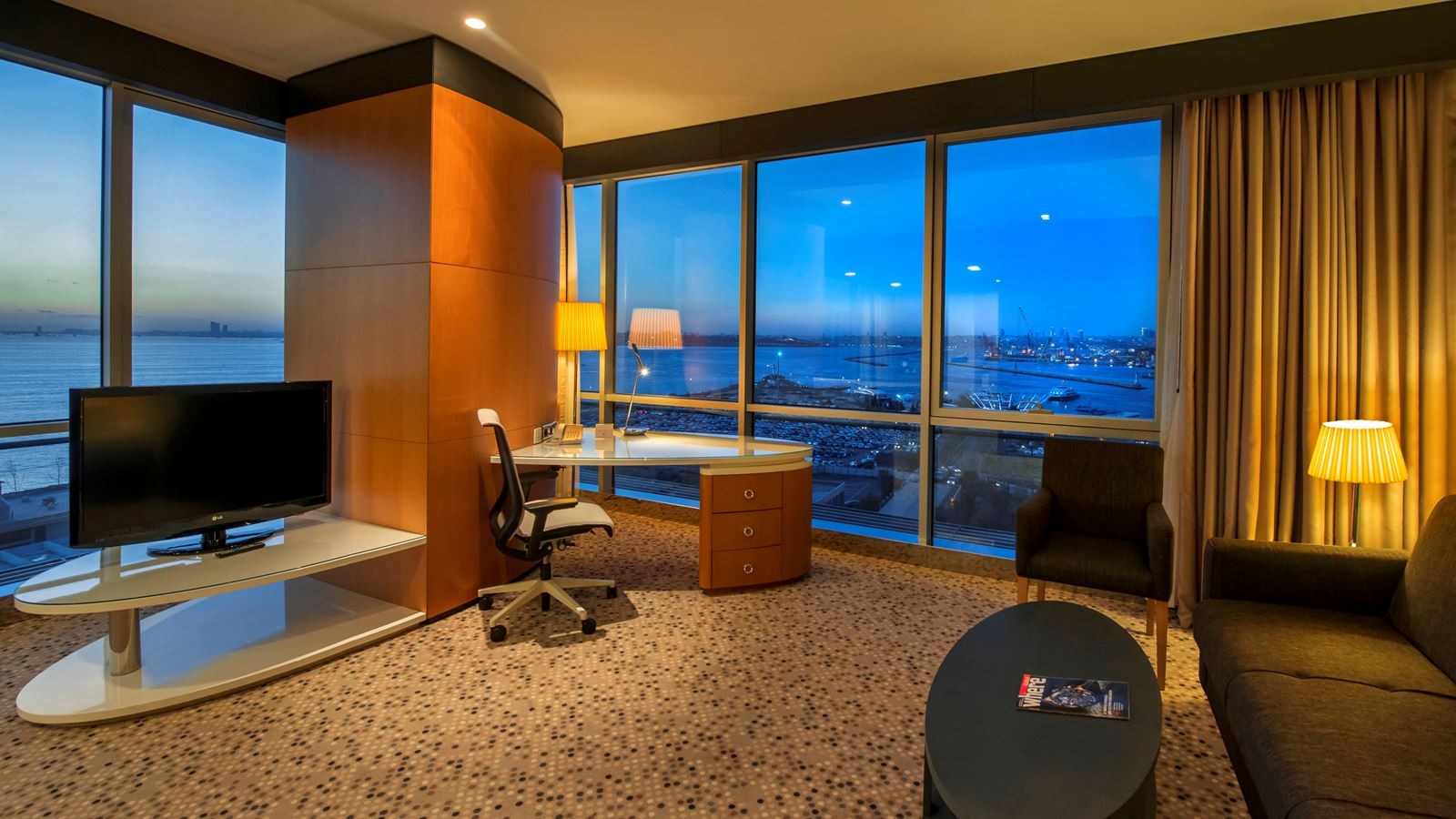 rooms-one-bedroom-suite-with-sea-view