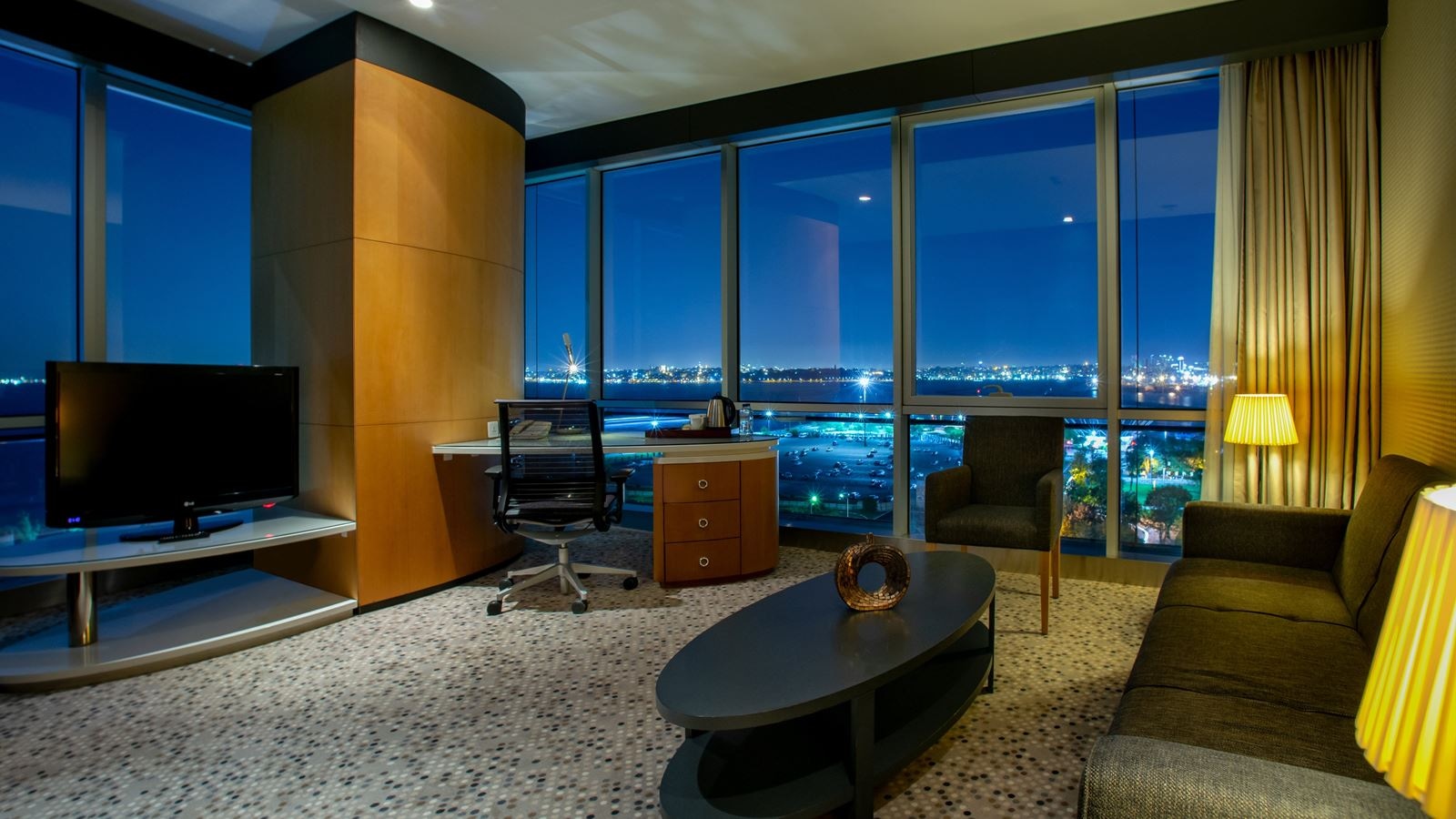 rooms-one-bedroom-suite-with-sea-view