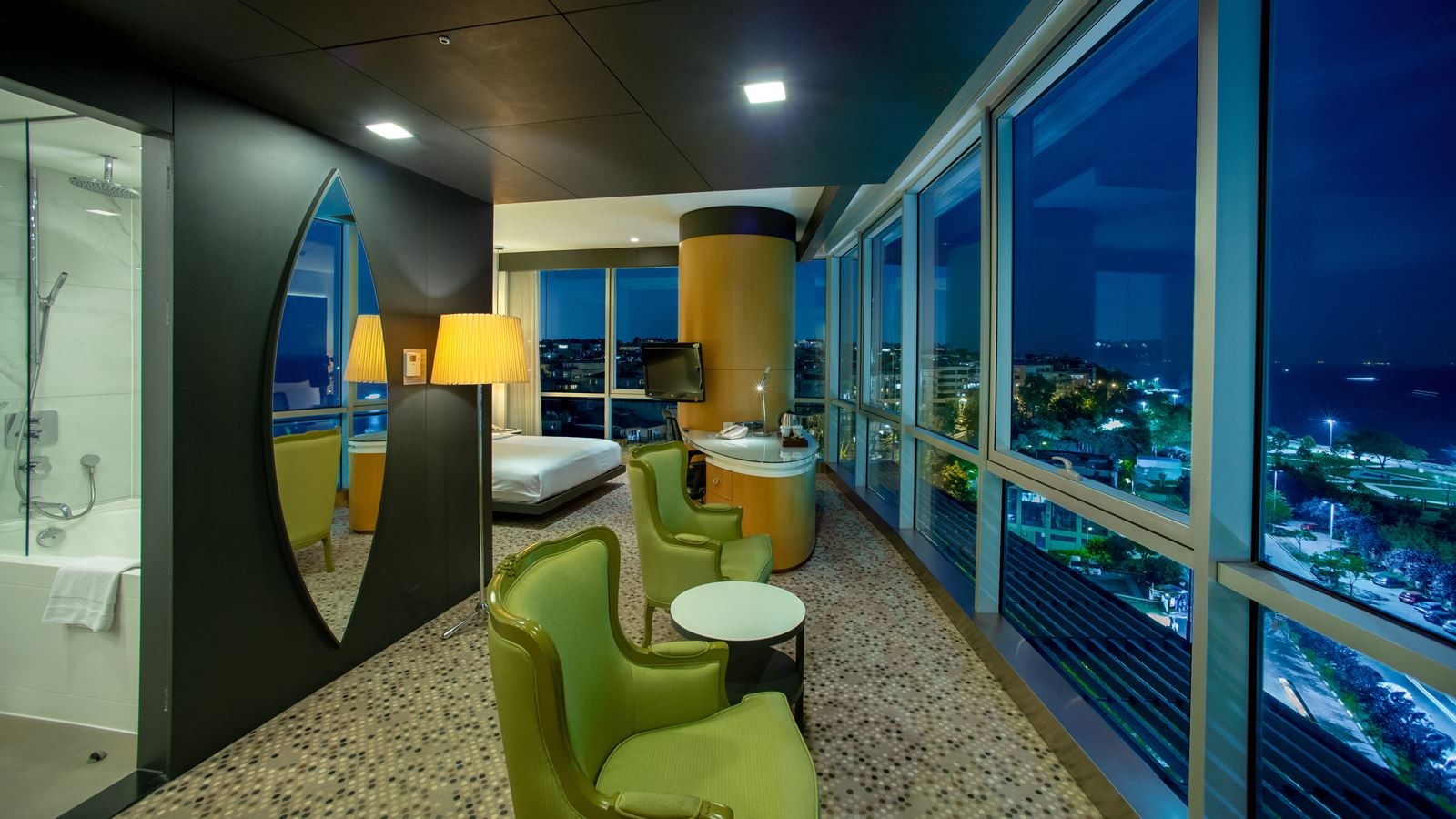 rooms-one-bedroom-suite-with-sea-view