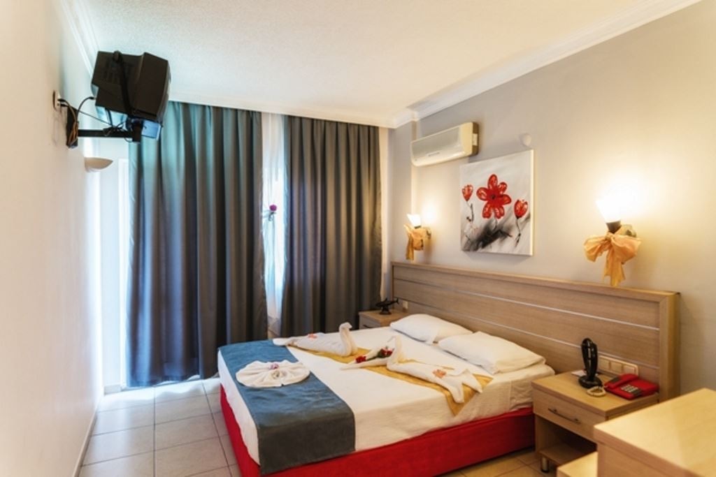 rooms-standart-pool-view