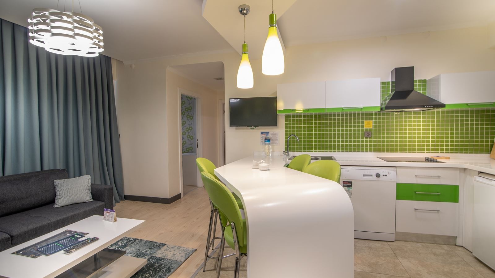 rooms-family-suit-road-wiew