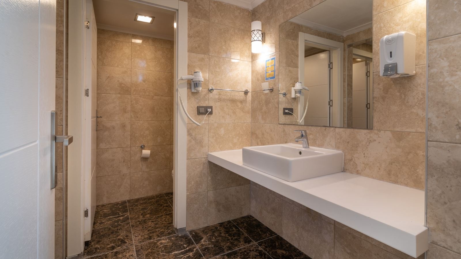 rooms-family-suit-road-wiew