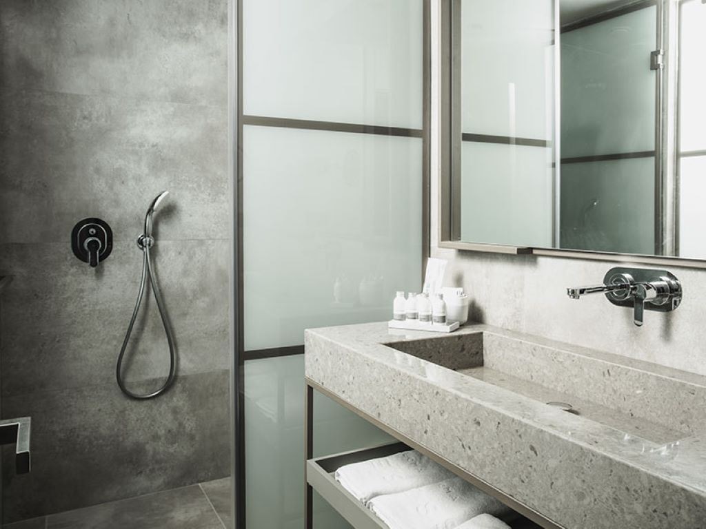 rooms-family-suite-land-view