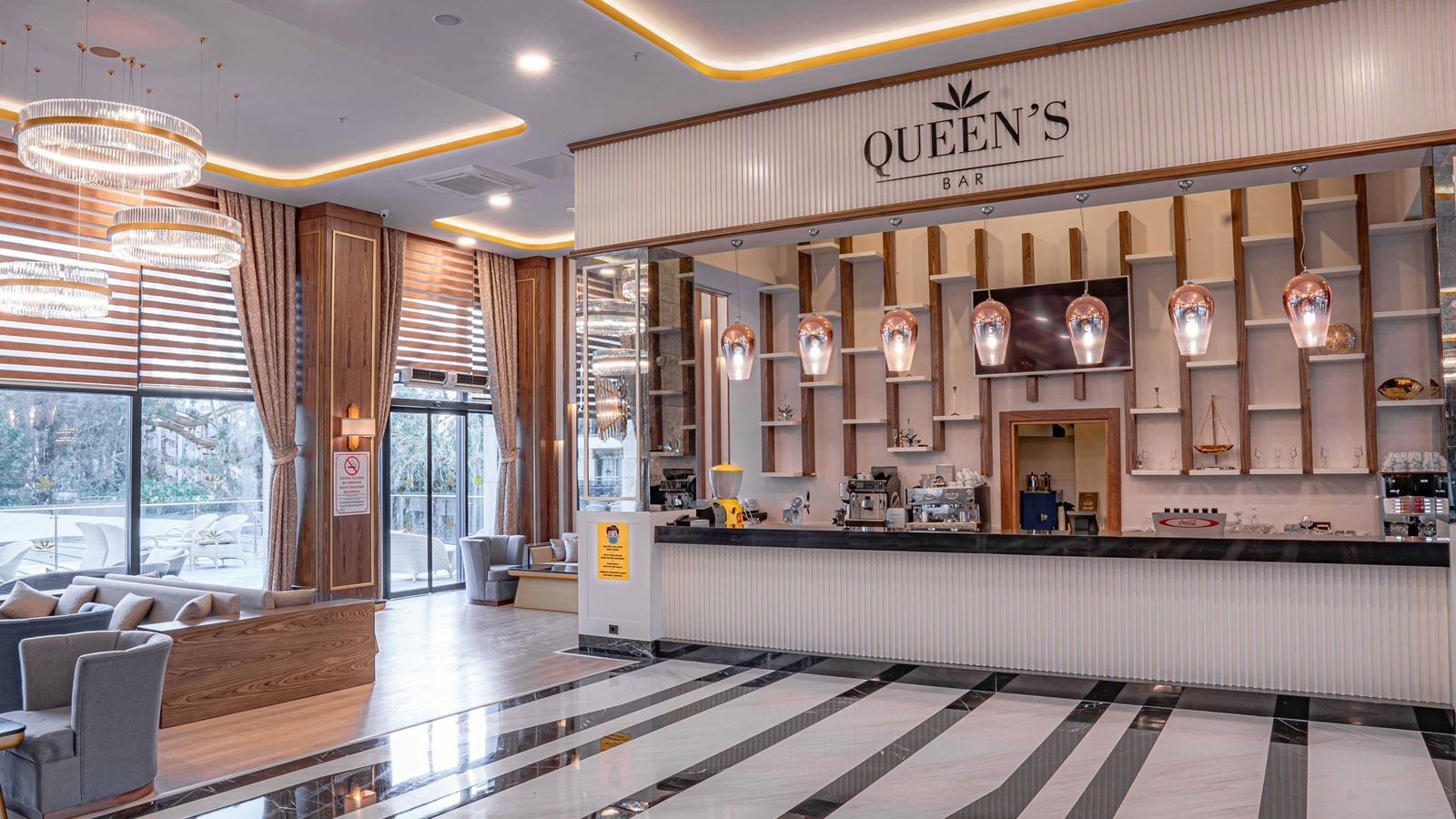 bars-queens-lobby-bar