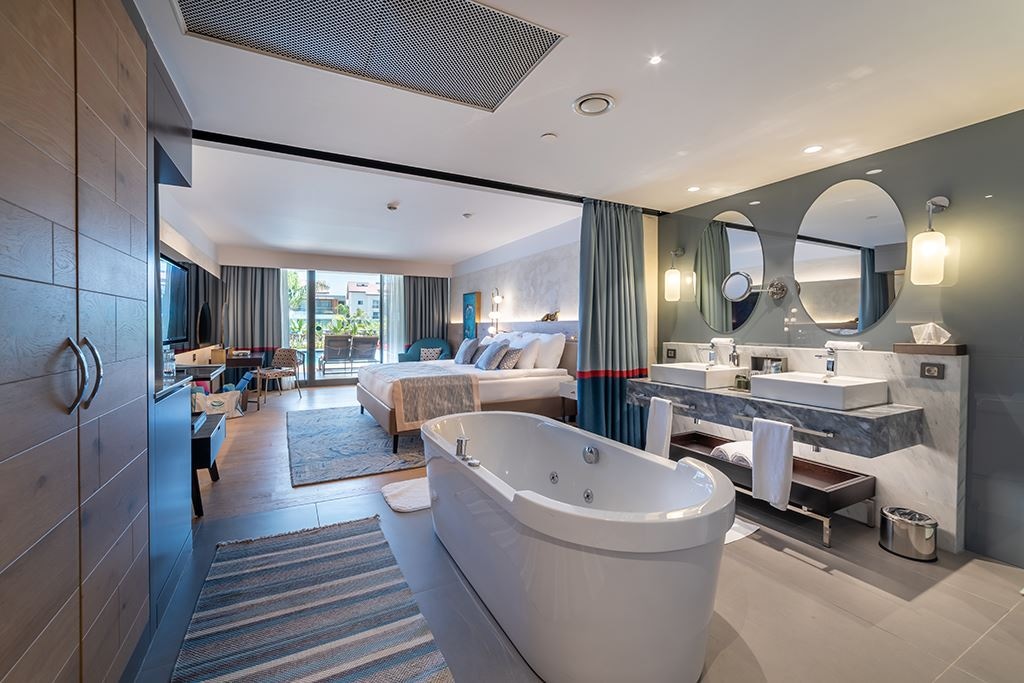 rooms-superior-double-swimup-room