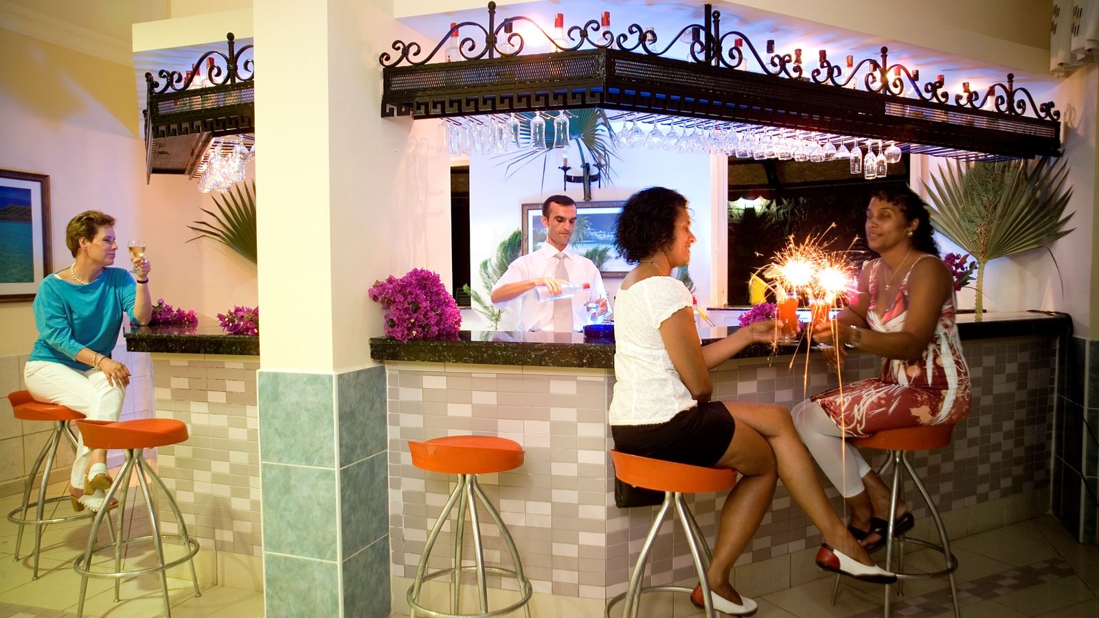 bars-restoran-havuz-bar-ve-plaj-bar