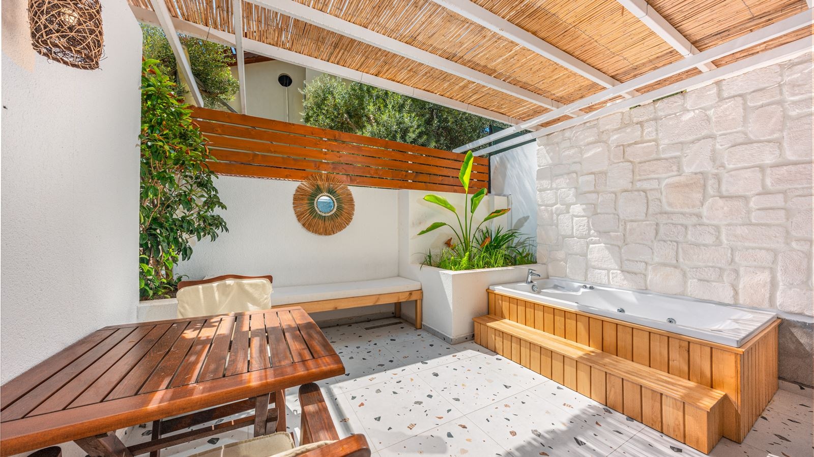 rooms-karbel-classic-room-with-jacuzzi