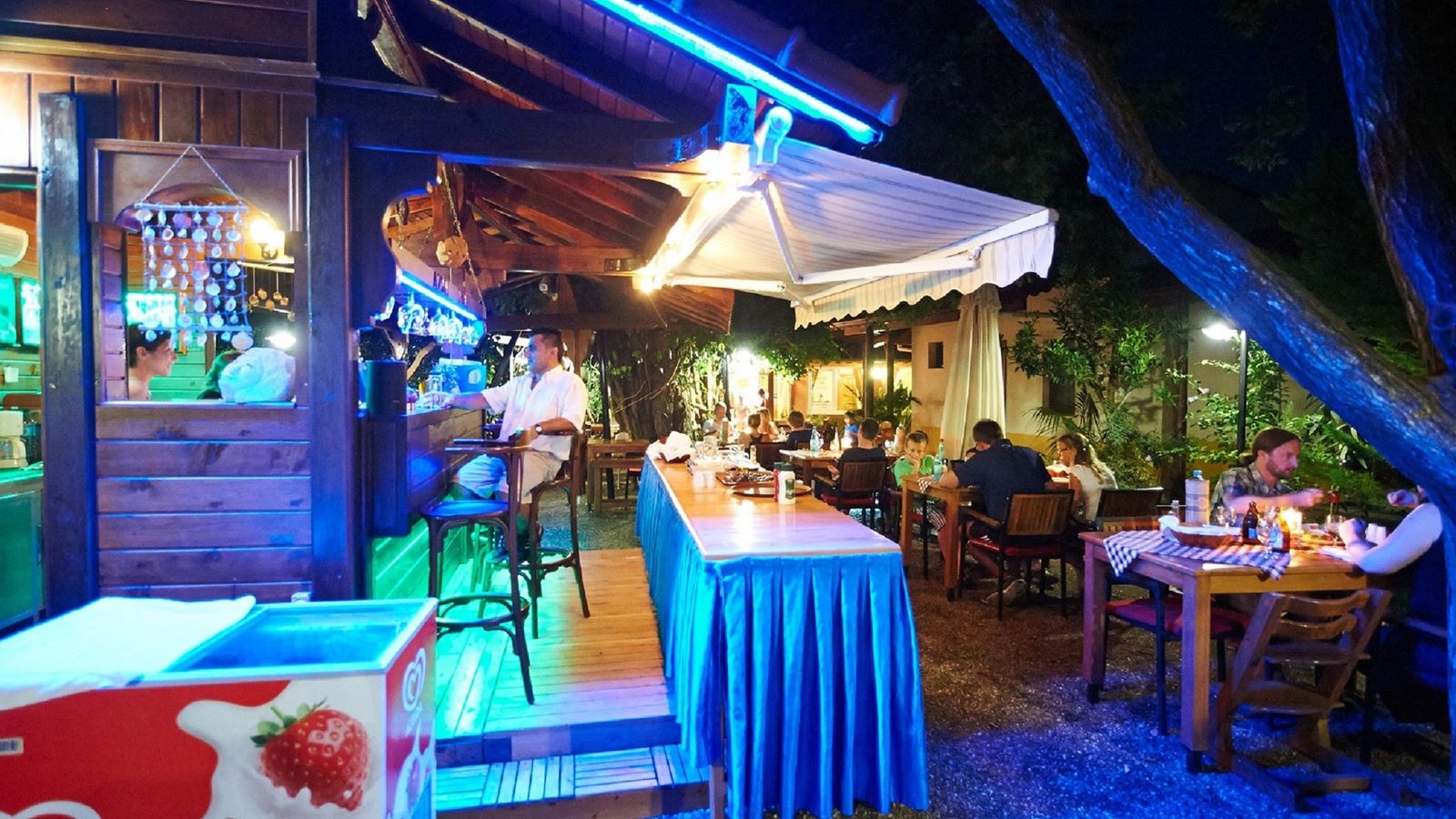 restaurants-azur-hotel-restorant