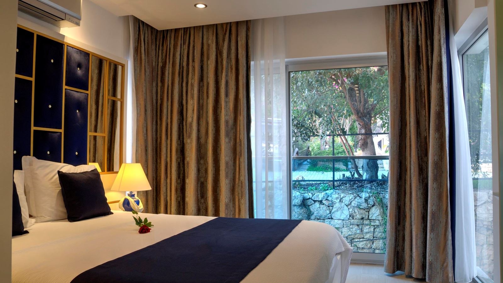 rooms-deluxe-land-view-room