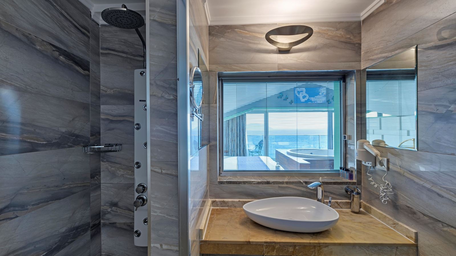 rooms-honeymoon-suite