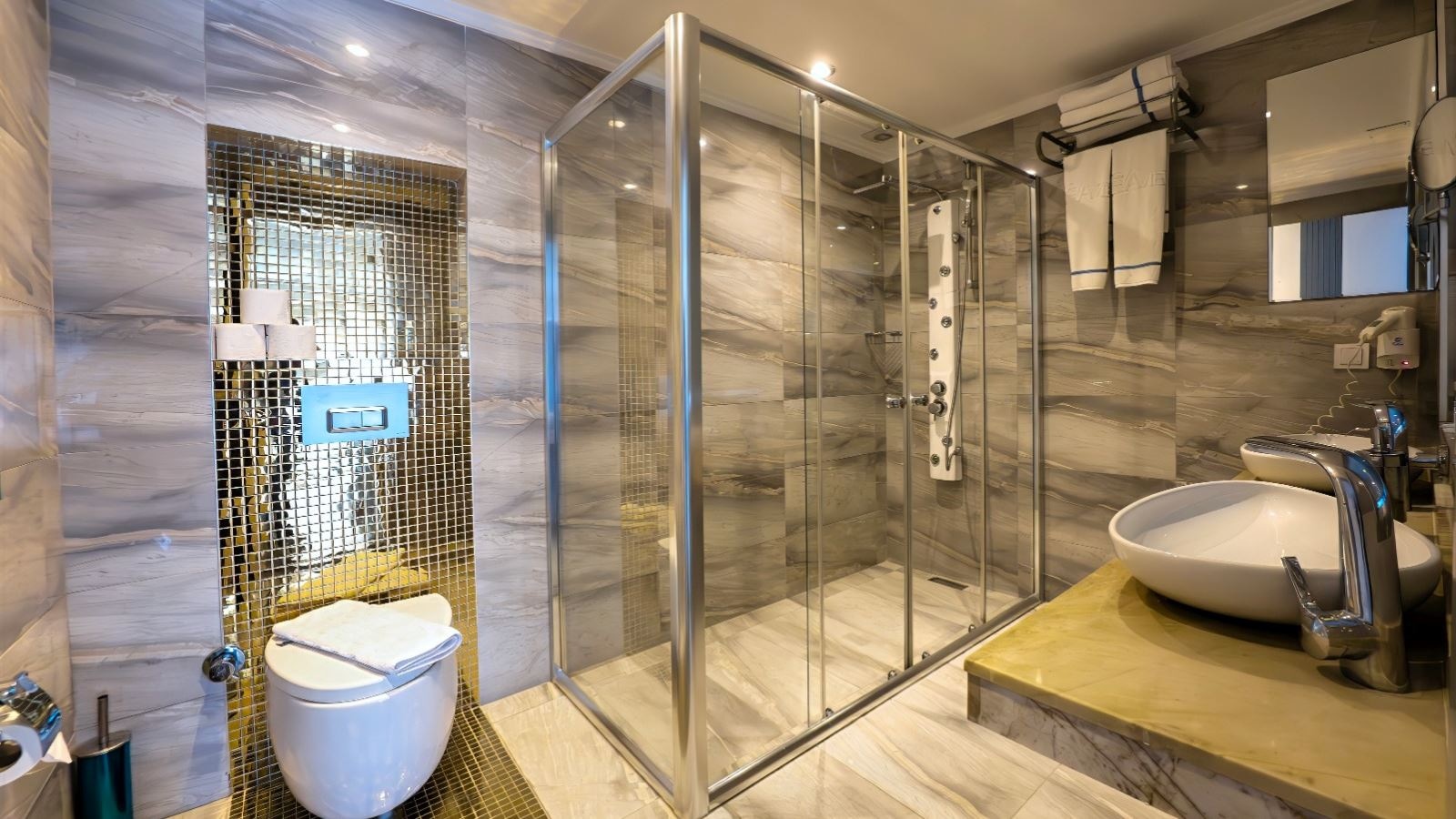 rooms-honeymoon-suite