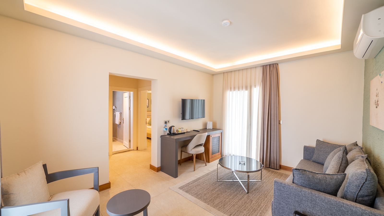 rooms-luxury-suit-room