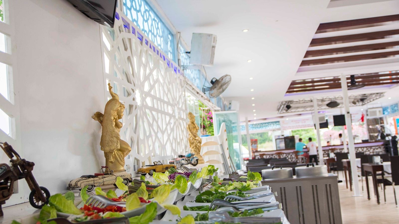 restaurants-pool-bar