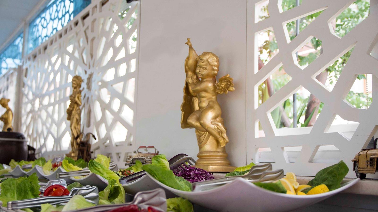 restaurants-pool-bar