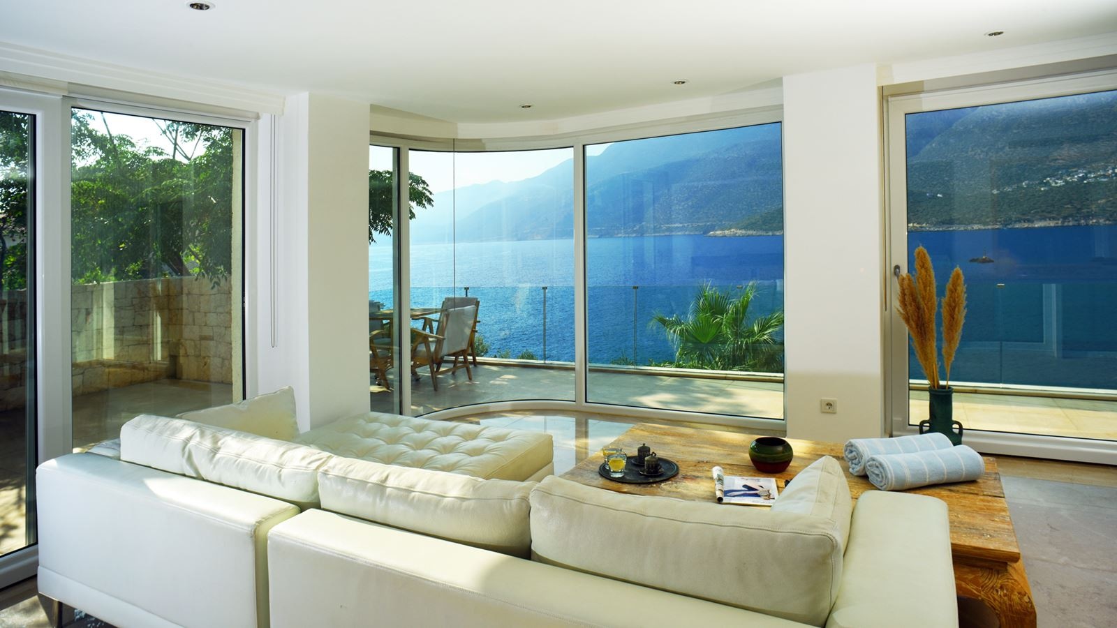 rooms-the-pool-house