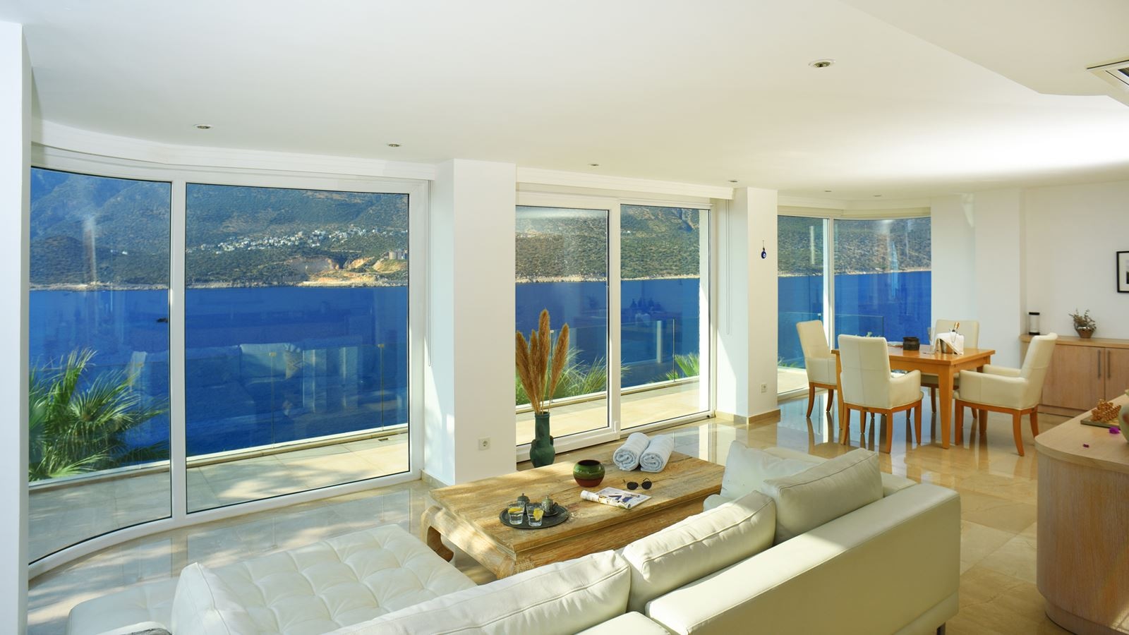 rooms-the-pool-house