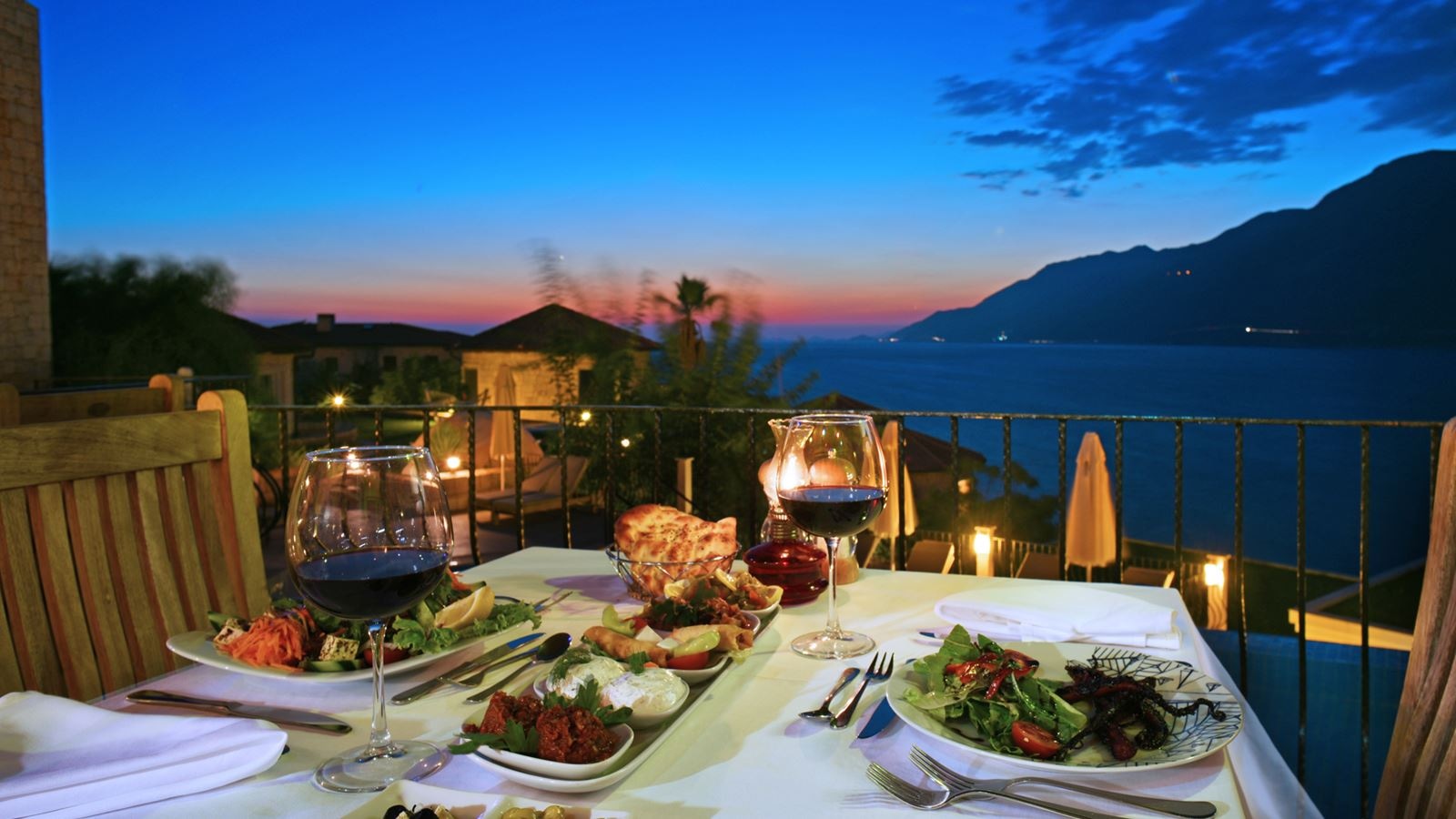 restaurants-deniz-feneri-lighthouse