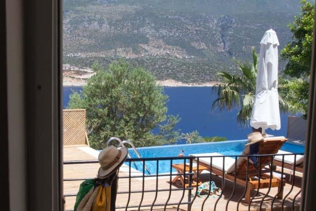 rooms-deluxe-pool-suite