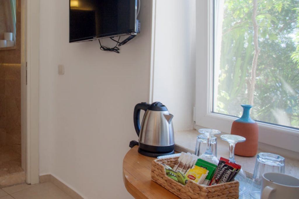 rooms-deluxe-pool-suite