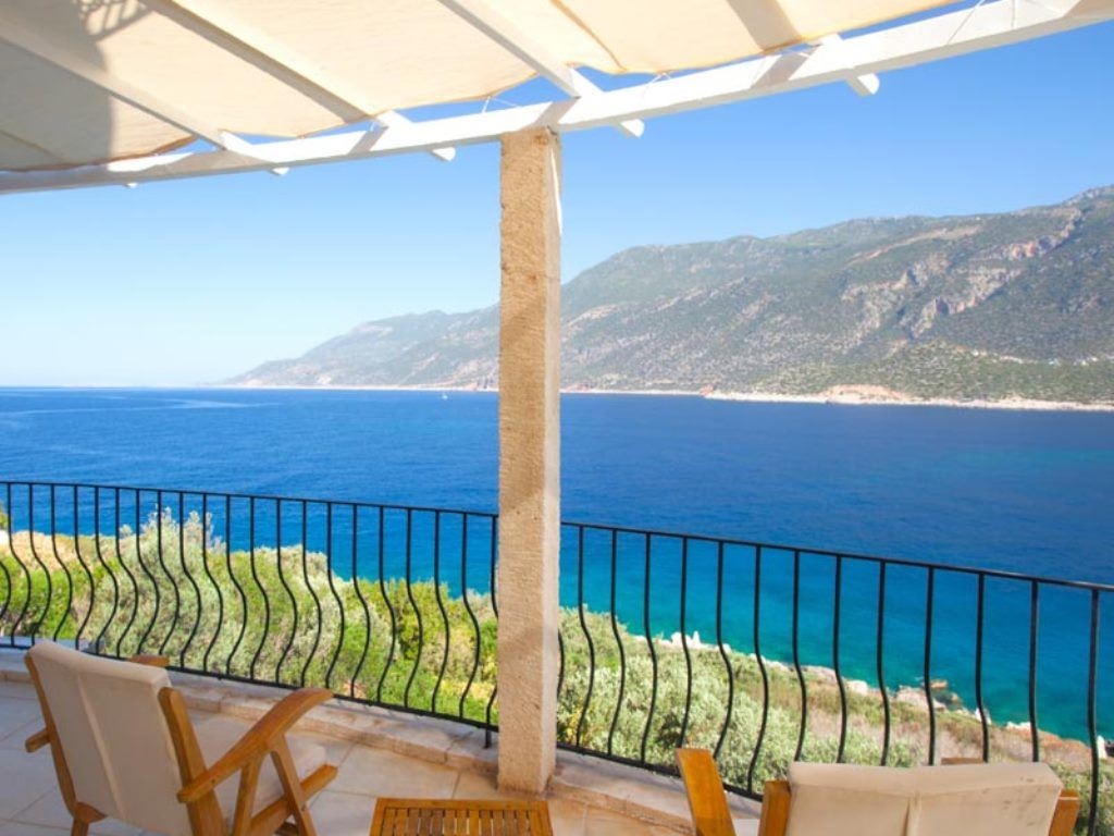 rooms-waterfront-pool-villa