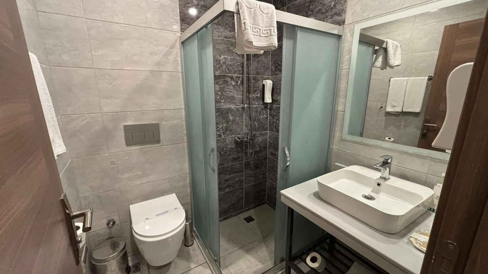 rooms-family-room-with-2-bedrooms-type-b