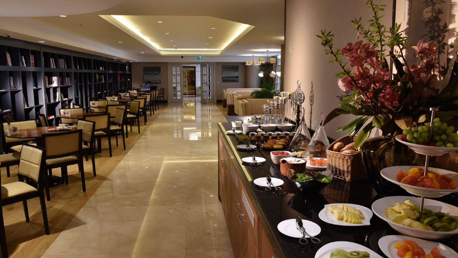 restaurants-breakfast-buffet