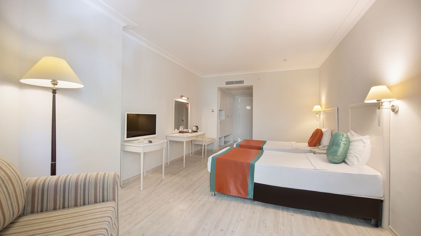 rooms-standard-land-view