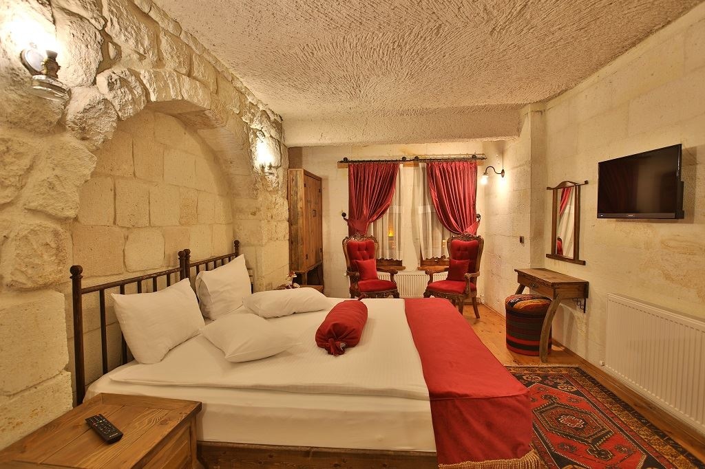 rooms-mazi-deluxe-stone-room