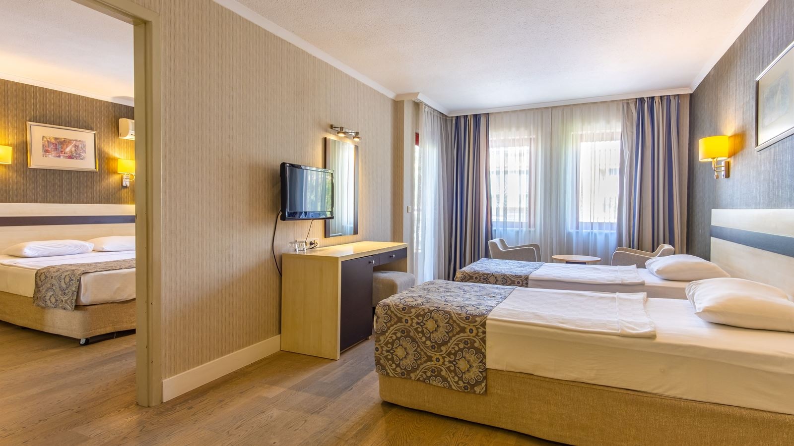 rooms-anex-family-room