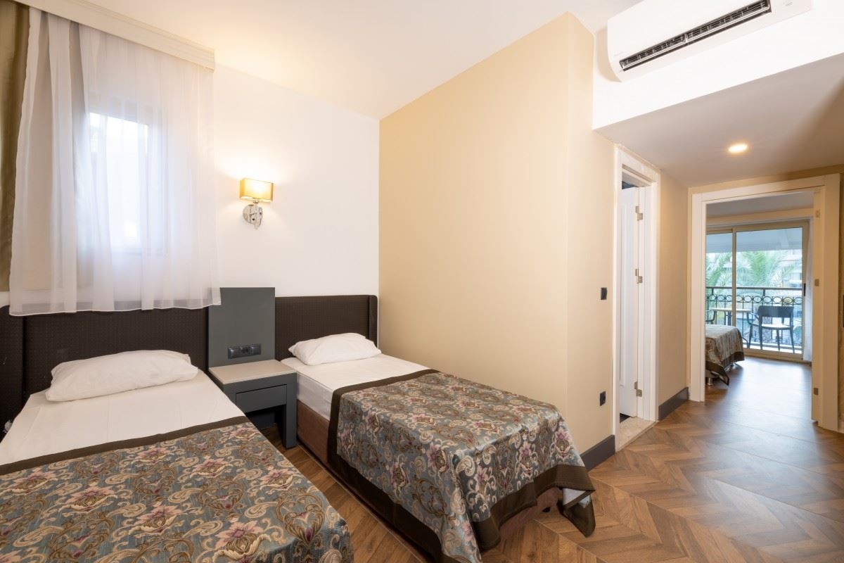 rooms-family-room-land-view