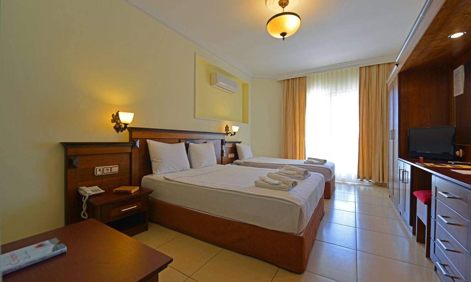 rooms-standard-room-land-view-with-balcony