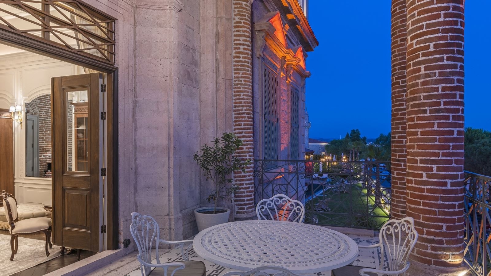 rooms-king-suit-room