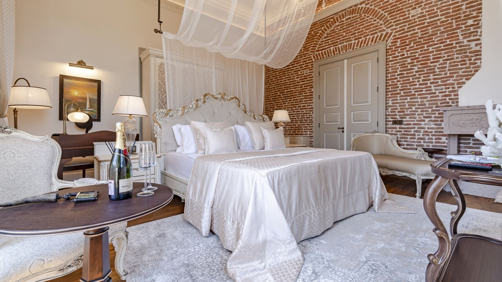rooms-premium-suit-deniz-manzarali-oda