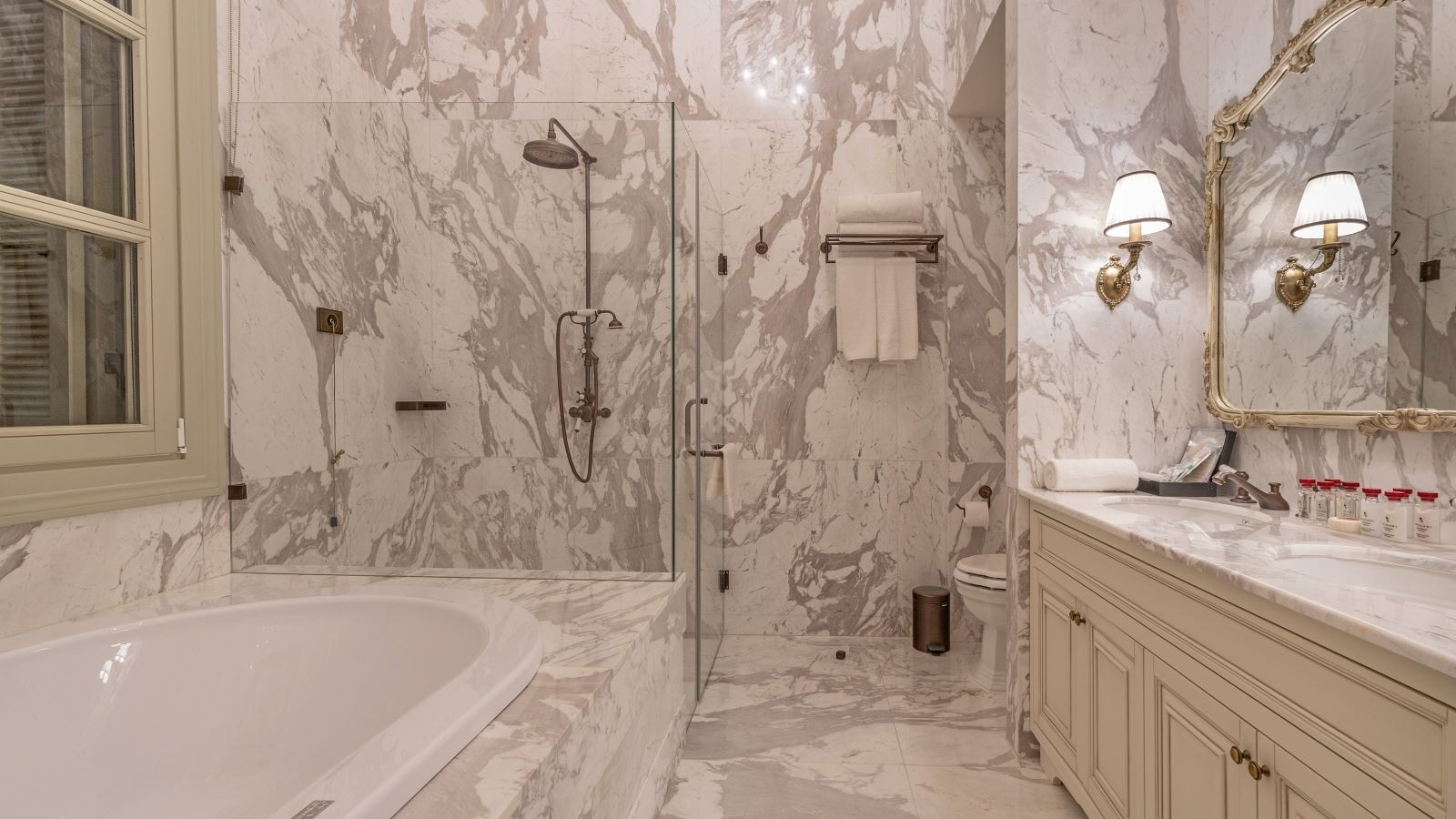 rooms-premium-suit-room