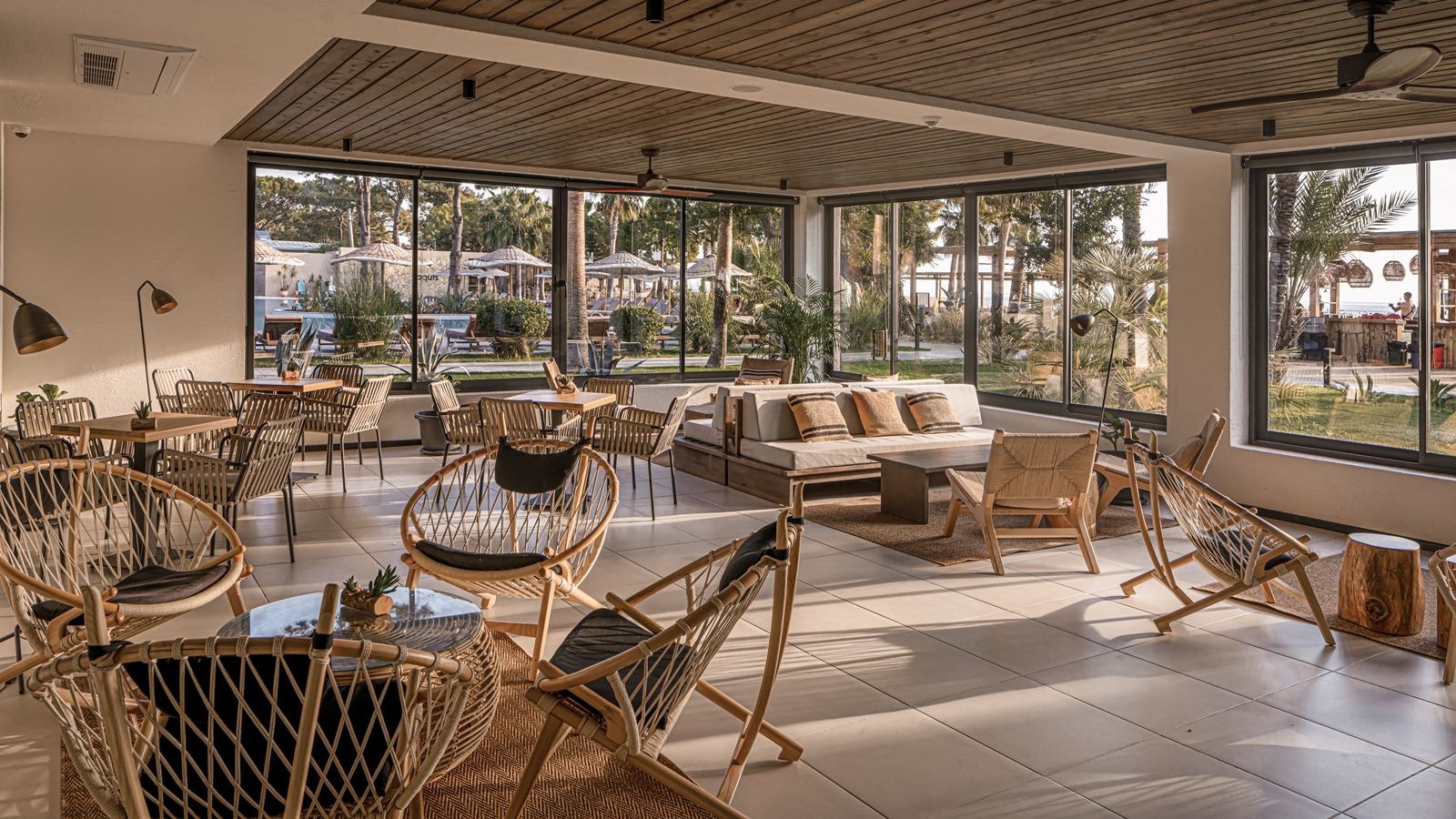 bars-balmy-terrace-bar