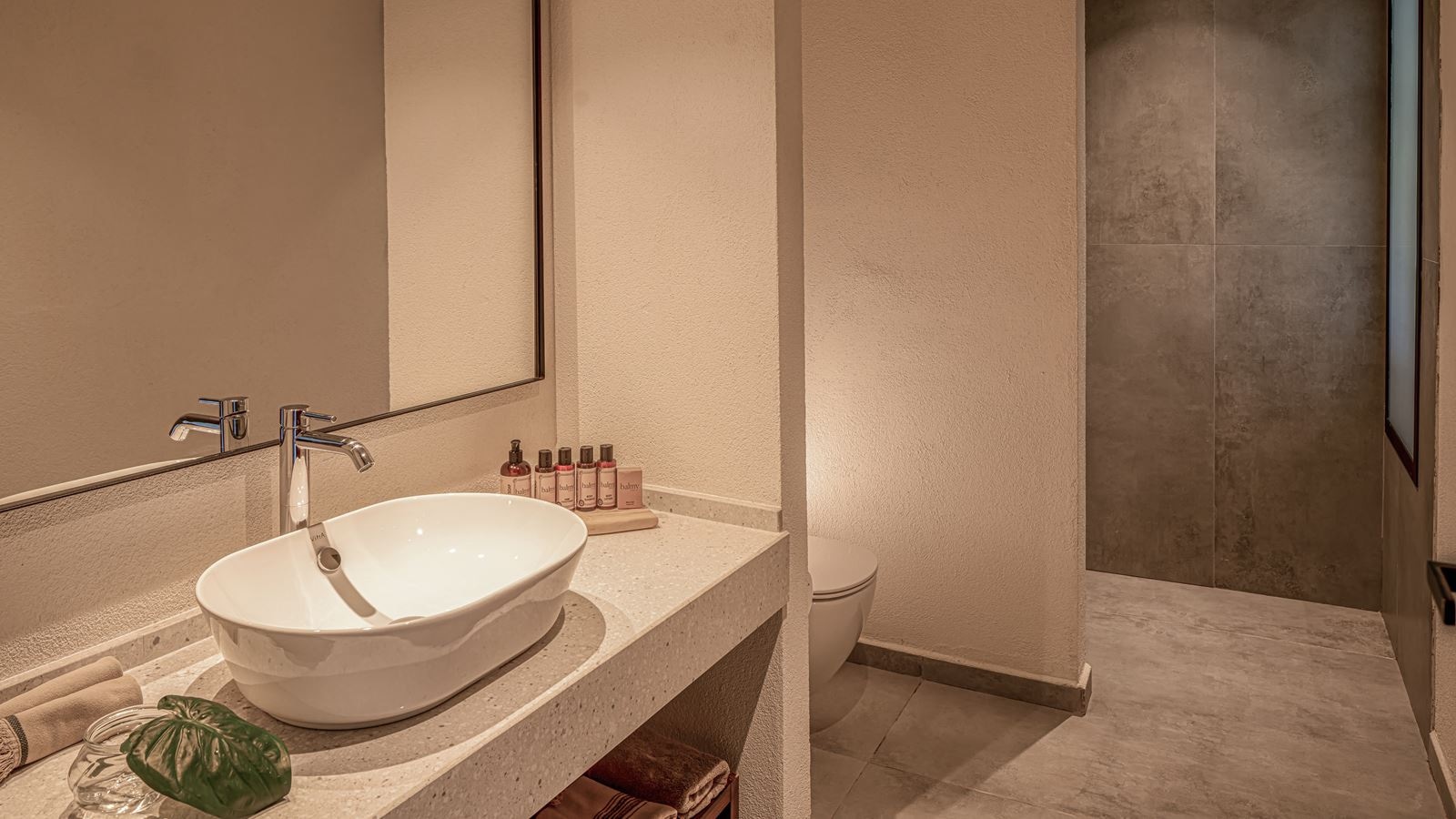 rooms-balmy-signature-swim-up-room