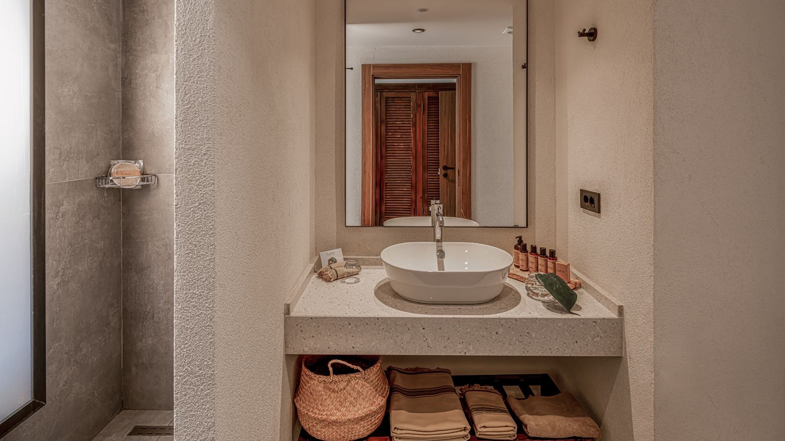 rooms-deluxe-suite-room