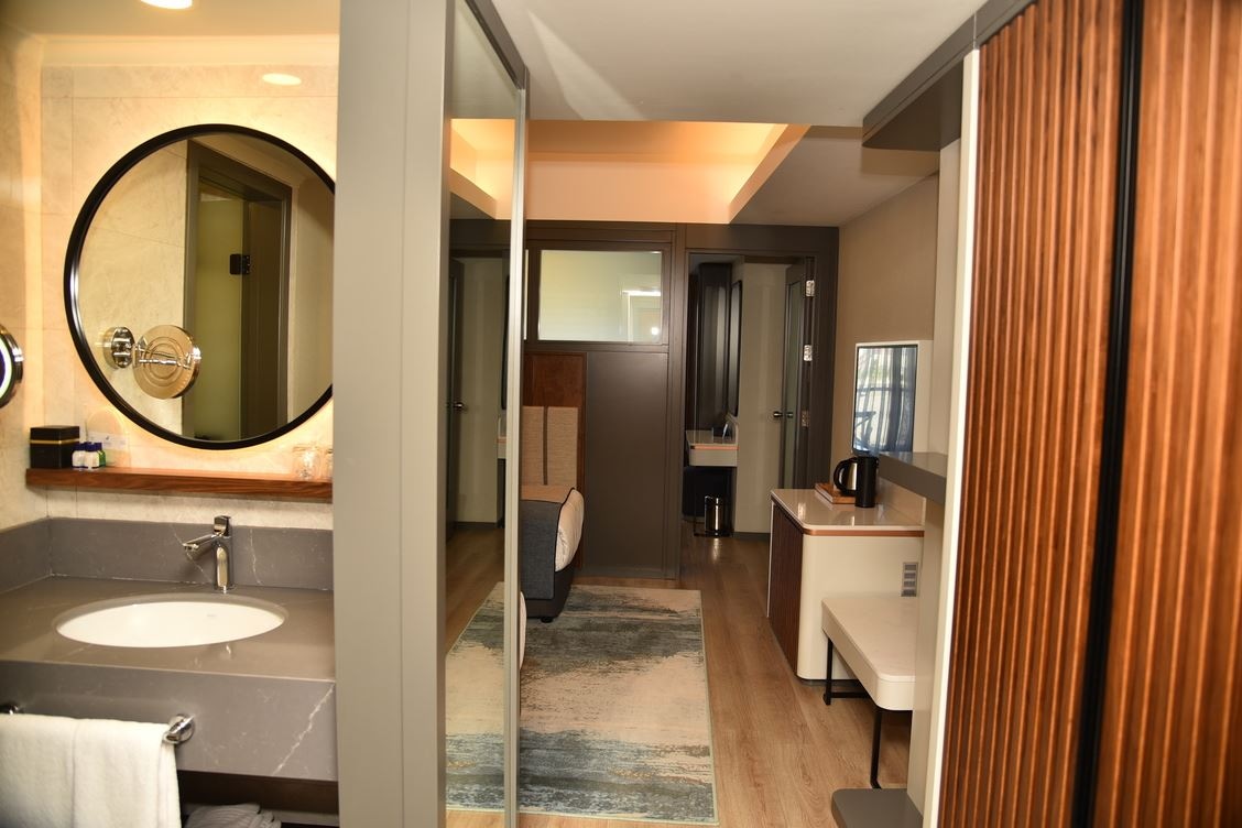 rooms-family-side-sea-view-room-with-1-bathroom