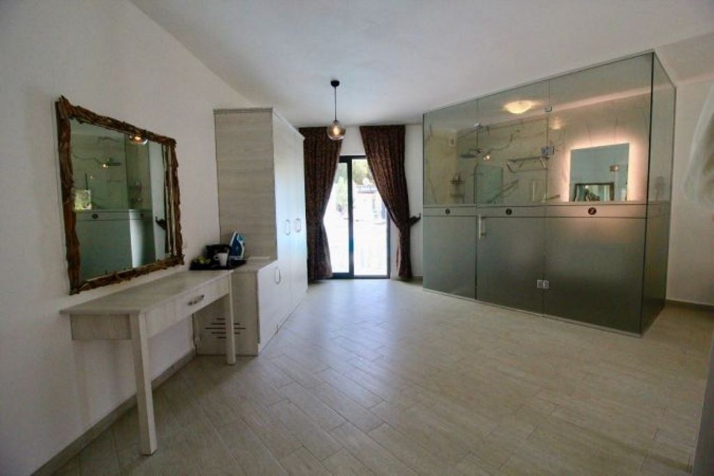 rooms-honeymoon-room