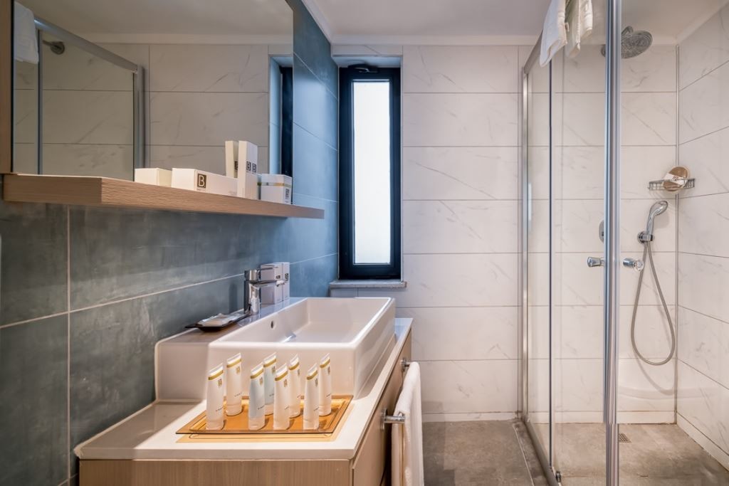 rooms-front-quadro-room