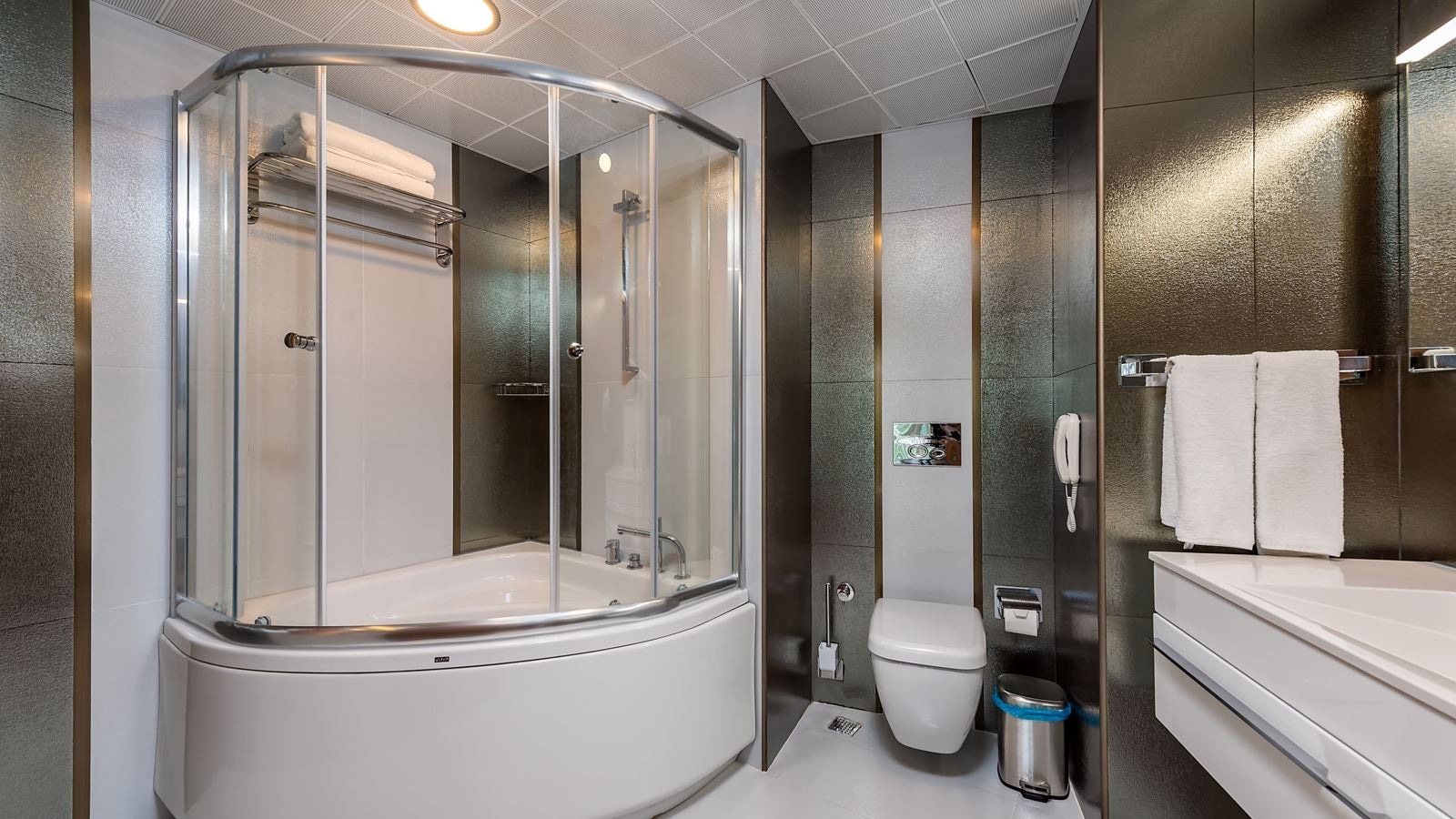 rooms-deluxe-suite-sea-view