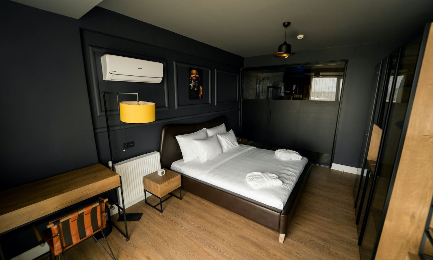 rooms-deluxe-suite-mountain-view