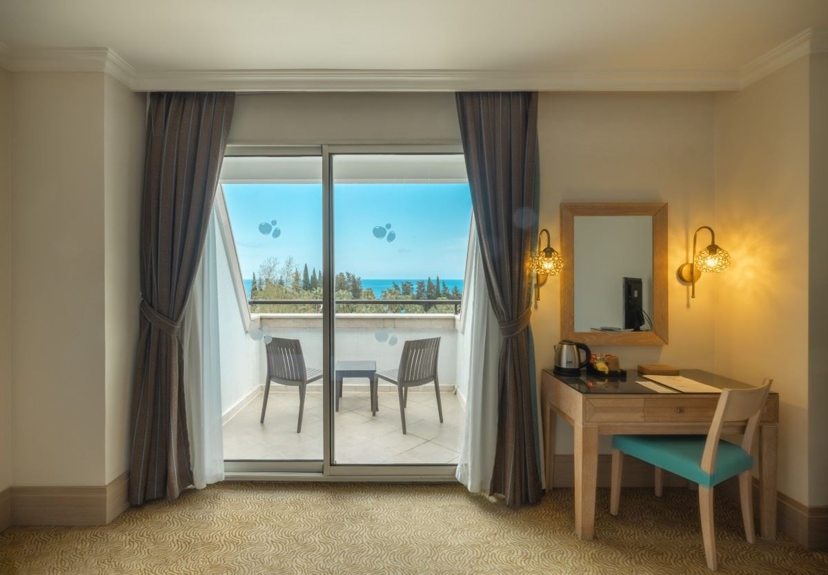 rooms-standard-room-side-sea-view