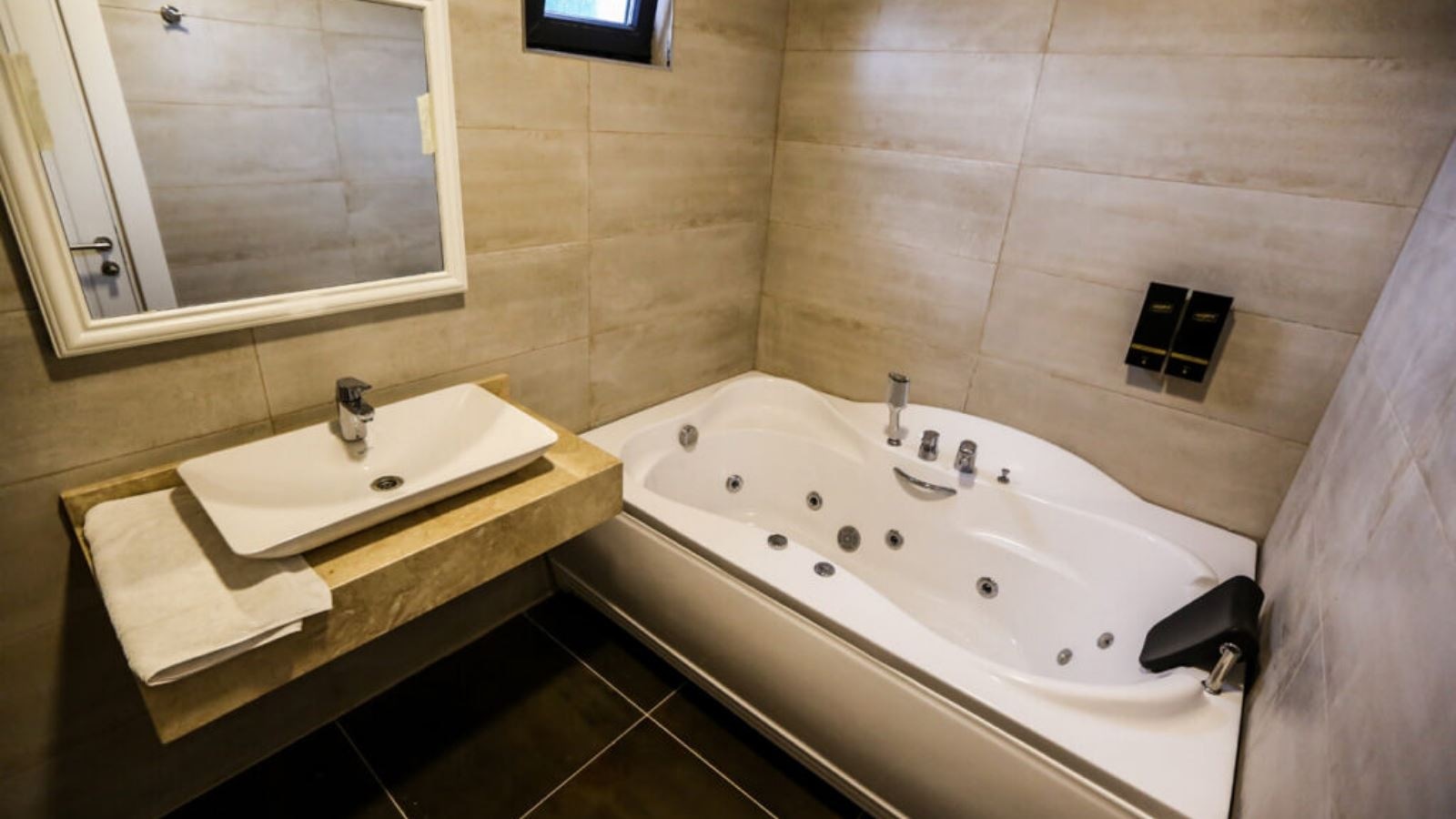 rooms-jakuzili-suit-oda