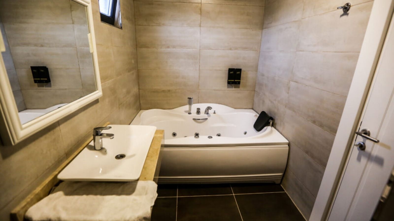 rooms-jakuzili-suit-oda