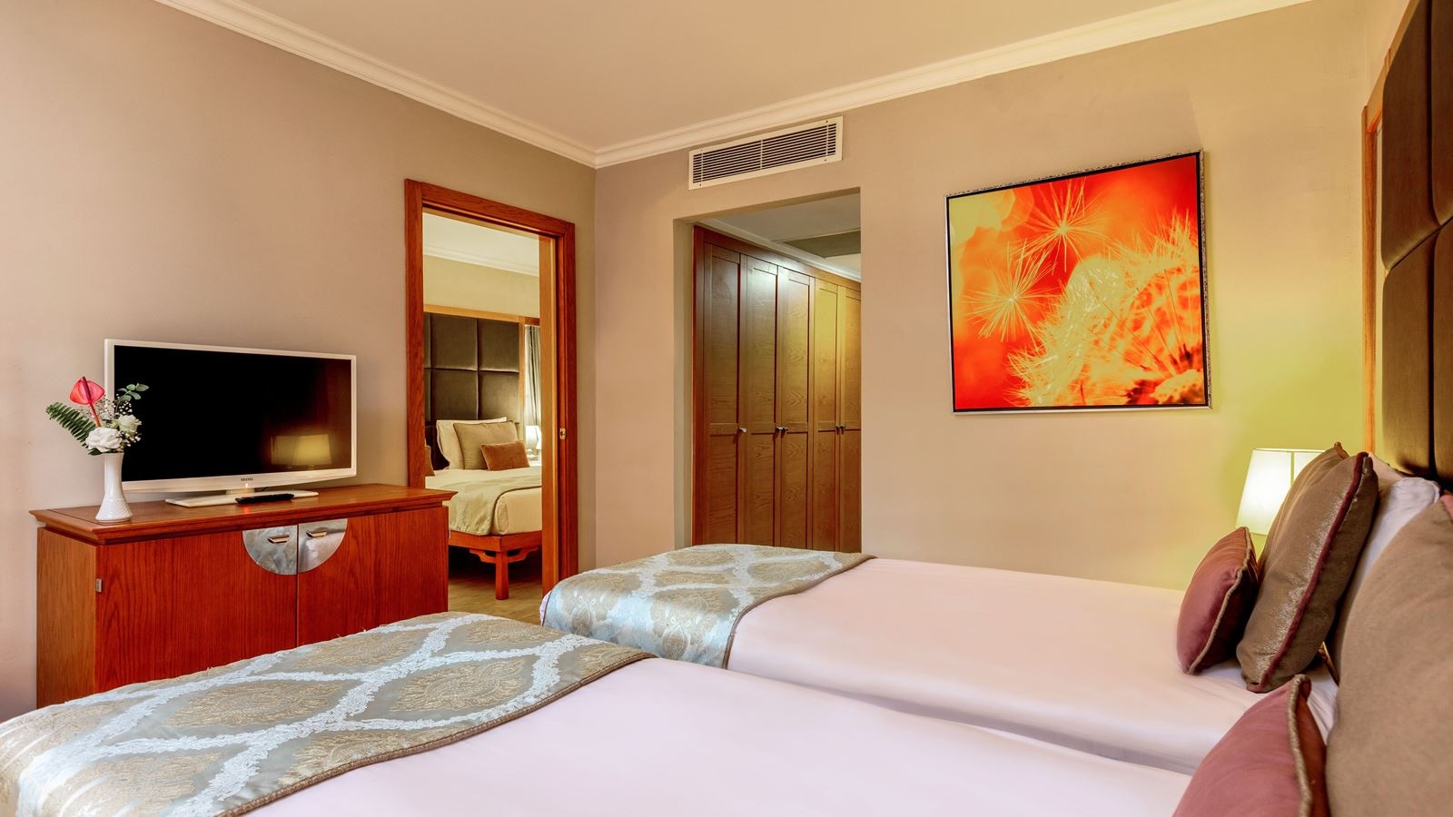 rooms-village-family--room