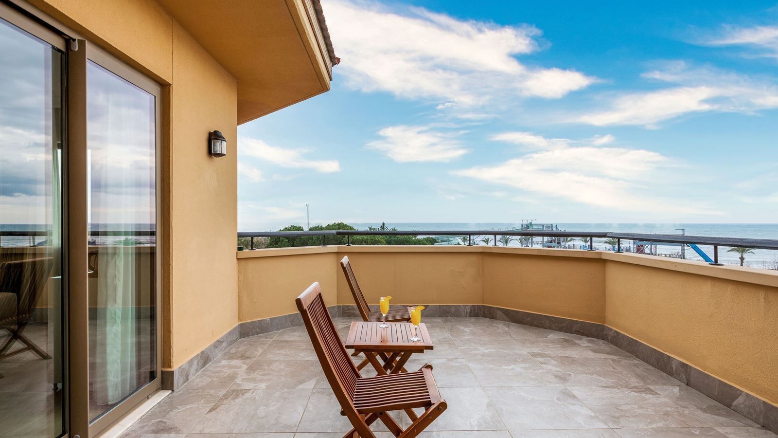 rooms-family-suite-palace-room